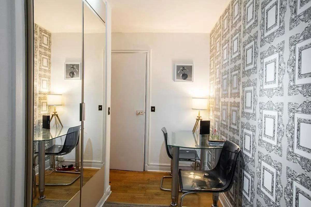 Marais Nest Apartment Paris